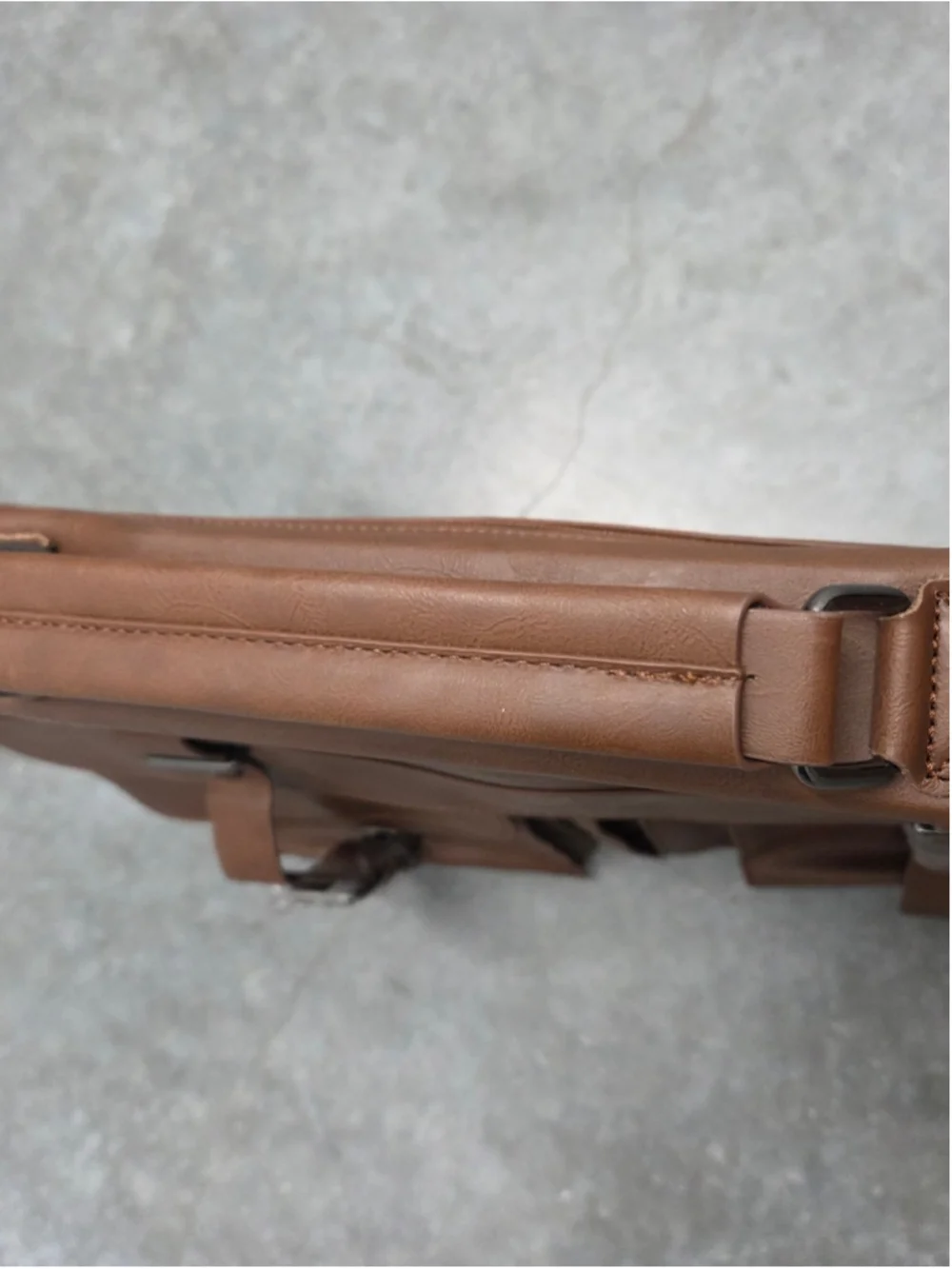 Seyfocnia sleek tan